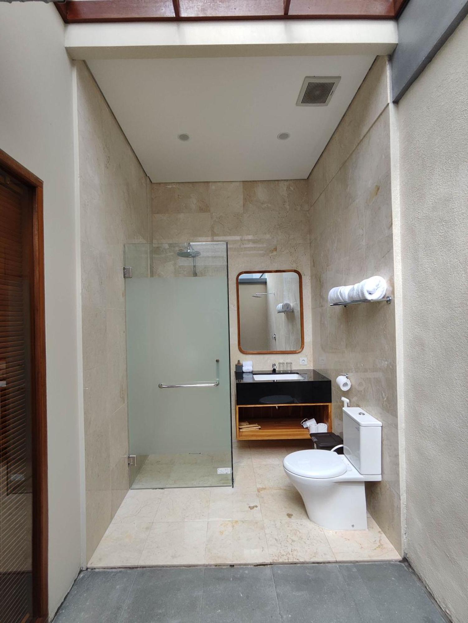 Villa Lovecho Canggu Esterno foto